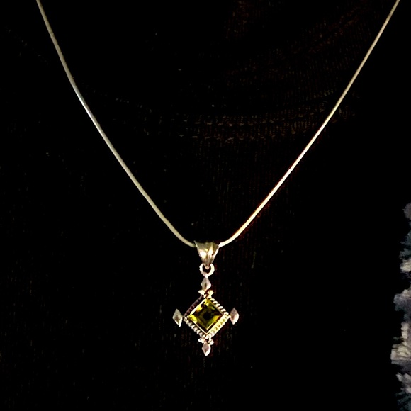 August Birthstone NOW 30%OFF! Peridot Pendant Deep Color, Sterling New Condition - Picture 5 of 6